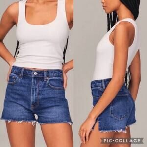 NWT Abercrombie & Fitch The Cutoff Short High-Rise Dark Wash Size 26/2 Beach